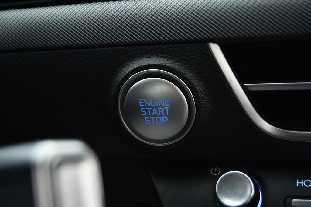 Hyundai Sonata Vehicle Full-screen Gallery Image 17