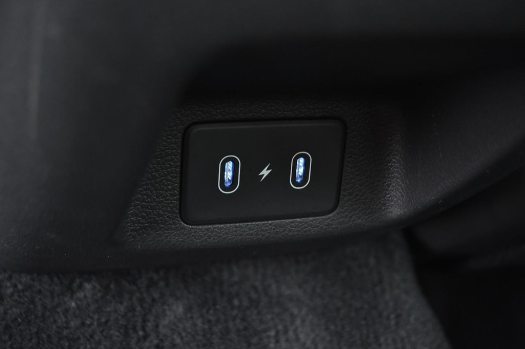 Hyundai Sonata Vehicle Full-screen Gallery Image 22