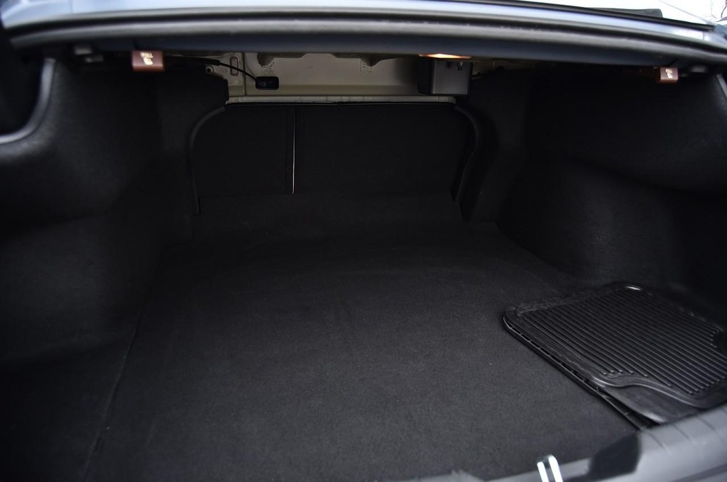 Hyundai Sonata Vehicle Full-screen Gallery Image 23