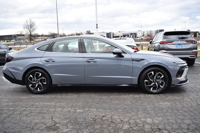 Hyundai Sonata Vehicle Image 05