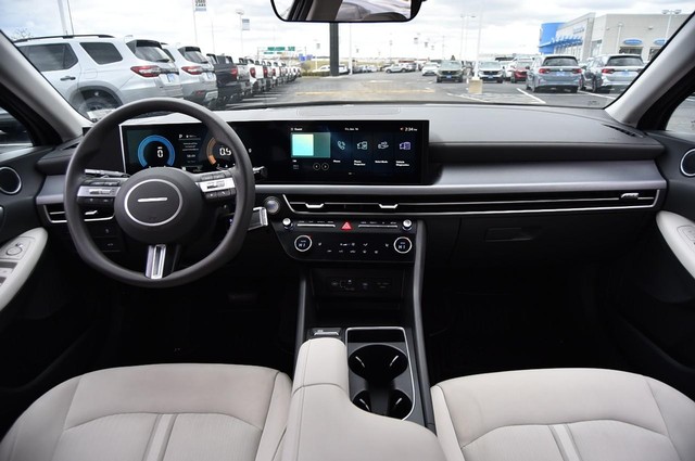 Hyundai Sonata Vehicle Image 07