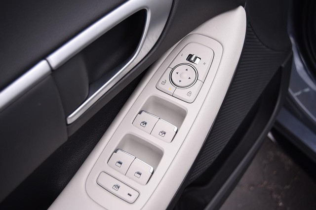 Hyundai Sonata Vehicle Image 08