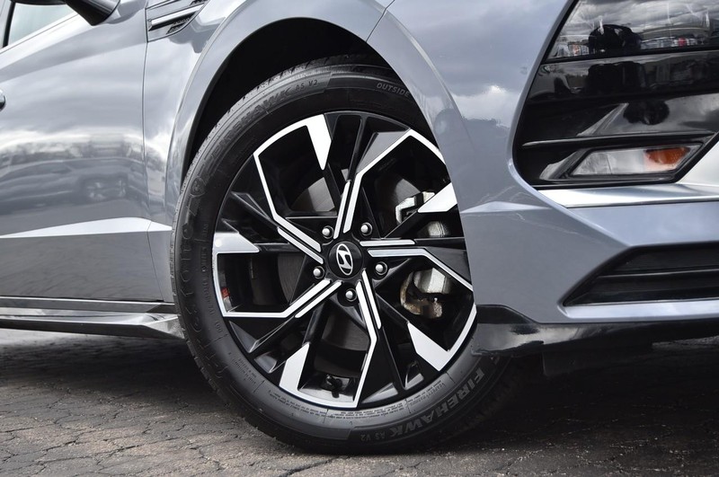 Hyundai Sonata Vehicle Image 03