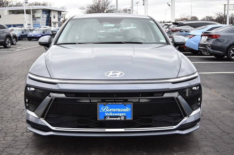 Hyundai Sonata Vehicle Image 04