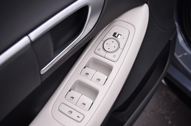 Hyundai Sonata Vehicle Image 08