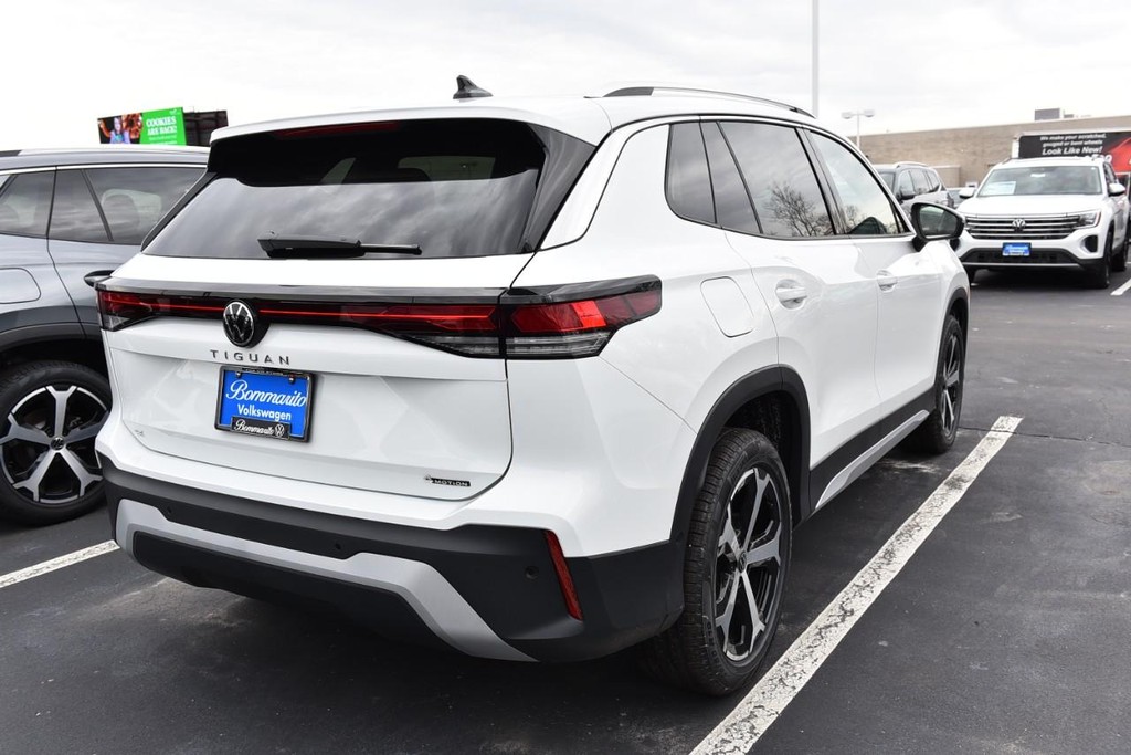 Volkswagen Tiguan Vehicle Full-screen Gallery Image 8