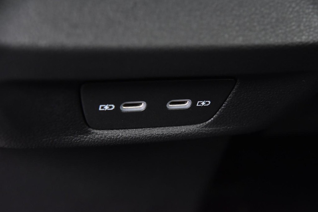 Volkswagen Tiguan Vehicle Full-screen Gallery Image 18