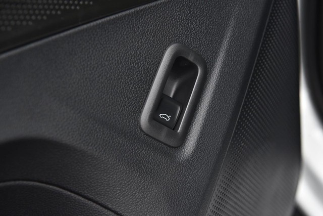 Volkswagen Tiguan Vehicle Image 10