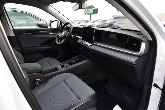 Volkswagen Tiguan Vehicle Image 14