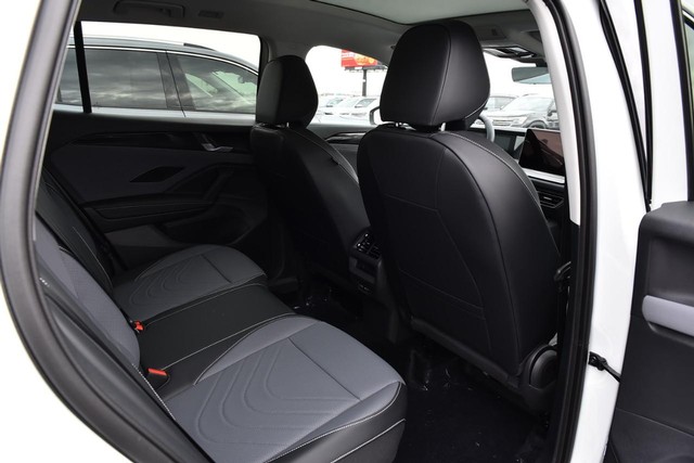 Volkswagen Tiguan Vehicle Image 15