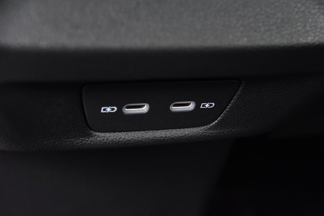 Volkswagen Tiguan Vehicle Image 18