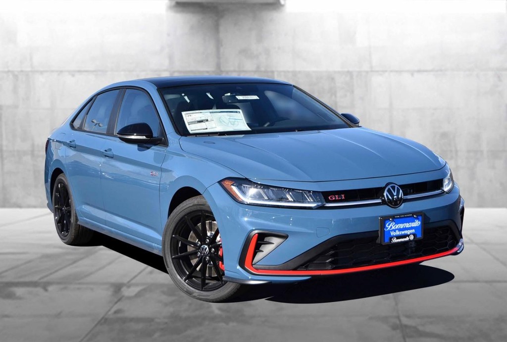 Volkswagen Jetta GLI Vehicle Full-screen Gallery Image 2