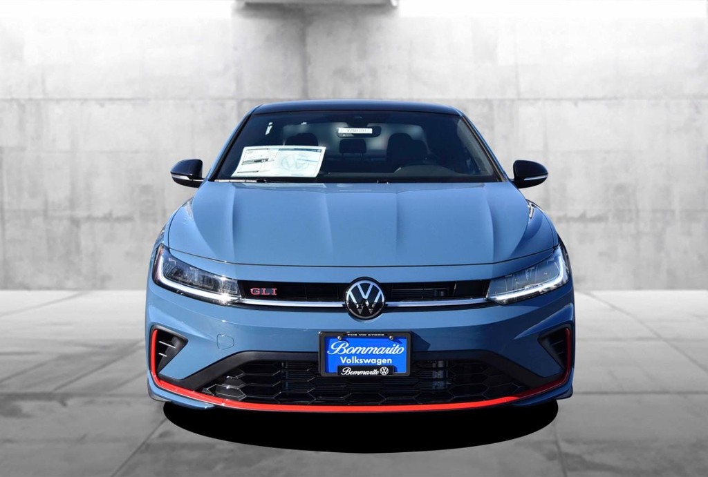 Volkswagen Jetta GLI Vehicle Full-screen Gallery Image 4