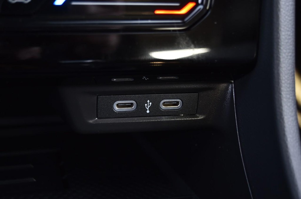 Volkswagen Jetta GLI Vehicle Full-screen Gallery Image 16