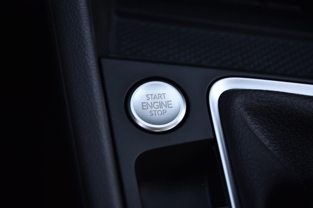 Volkswagen Jetta GLI Vehicle Full-screen Gallery Image 17