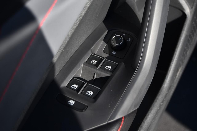 Volkswagen Jetta GLI Vehicle Image 08