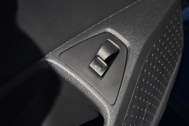 Volkswagen Jetta GLI Vehicle Image 09