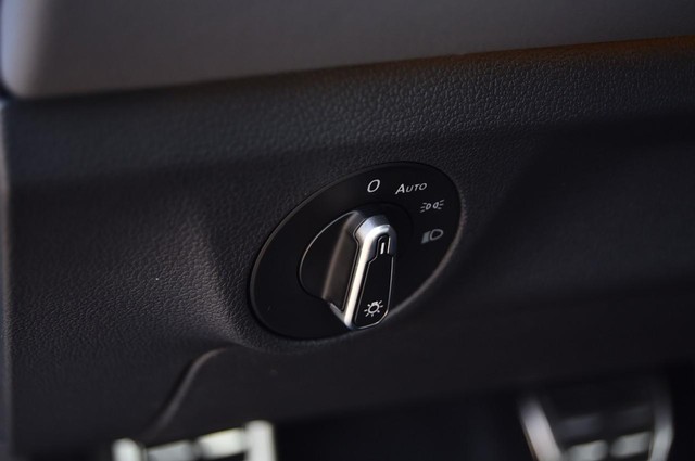 Volkswagen Jetta GLI Vehicle Image 11