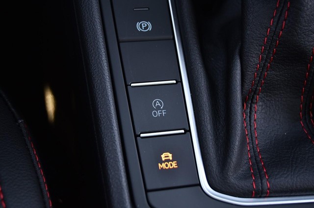 Volkswagen Jetta GLI Vehicle Image 18