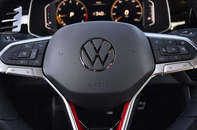 Volkswagen Jetta GLI Vehicle Image 19