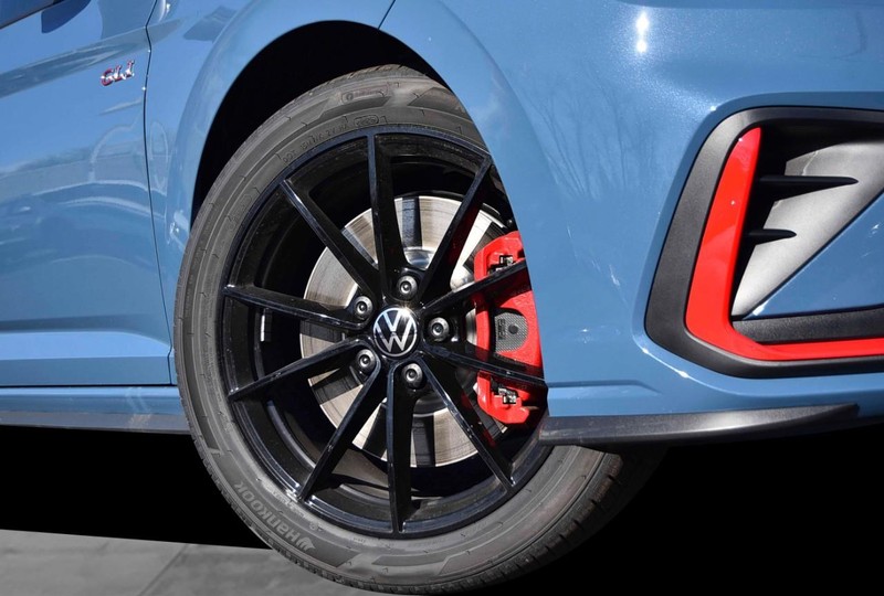 Volkswagen Jetta GLI Vehicle Image 03