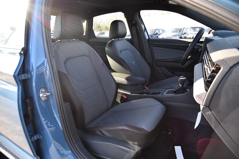 Volkswagen Jetta GLI Vehicle Image 21