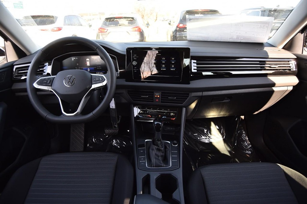 Volkswagen Jetta Vehicle Full-screen Gallery Image 7