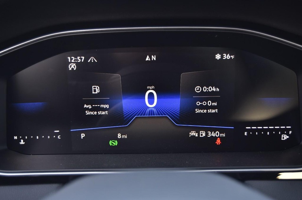 Volkswagen Jetta Vehicle Full-screen Gallery Image 12