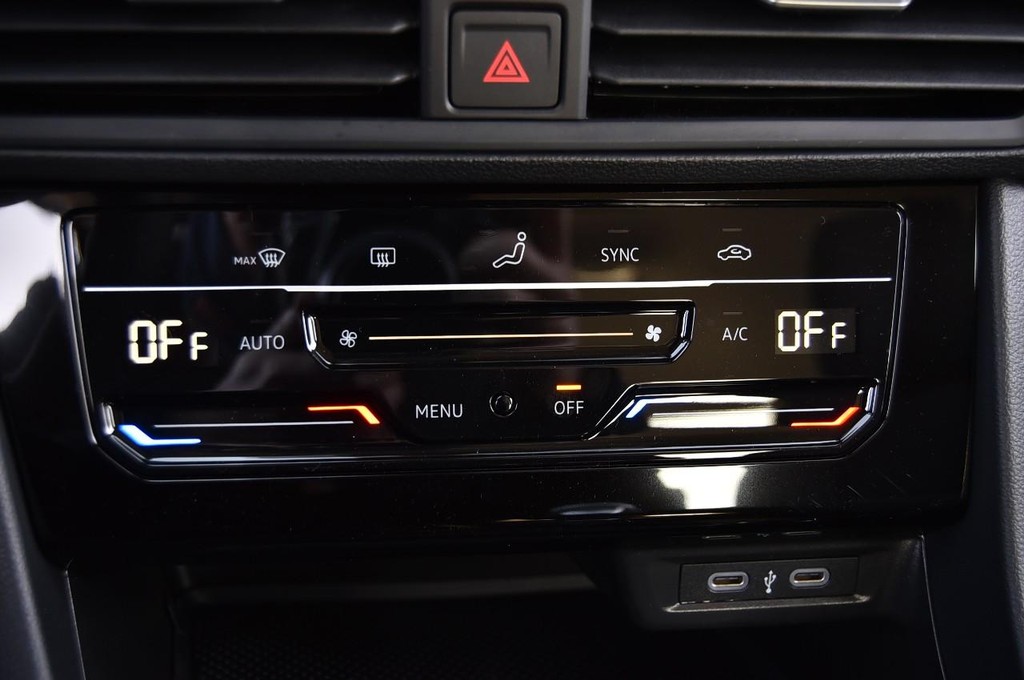 Volkswagen Jetta Vehicle Full-screen Gallery Image 15