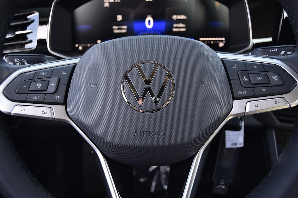 Volkswagen Jetta Vehicle Full-screen Gallery Image 18