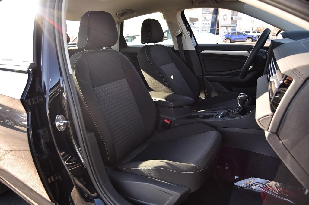 Volkswagen Jetta Vehicle Full-screen Gallery Image 20