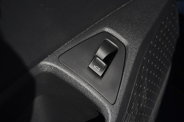 Volkswagen Jetta Vehicle Image 09