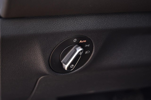 Volkswagen Jetta Vehicle Image 11