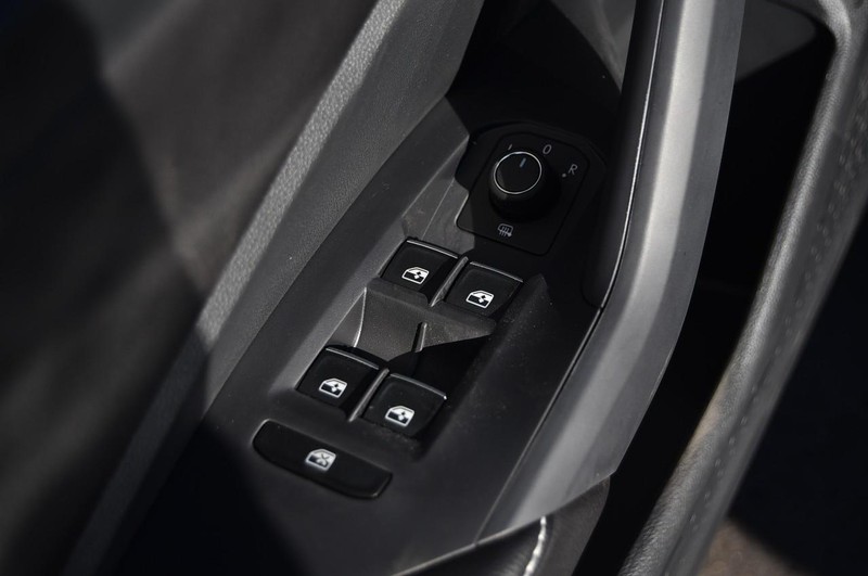 Volkswagen Jetta Vehicle Image 08