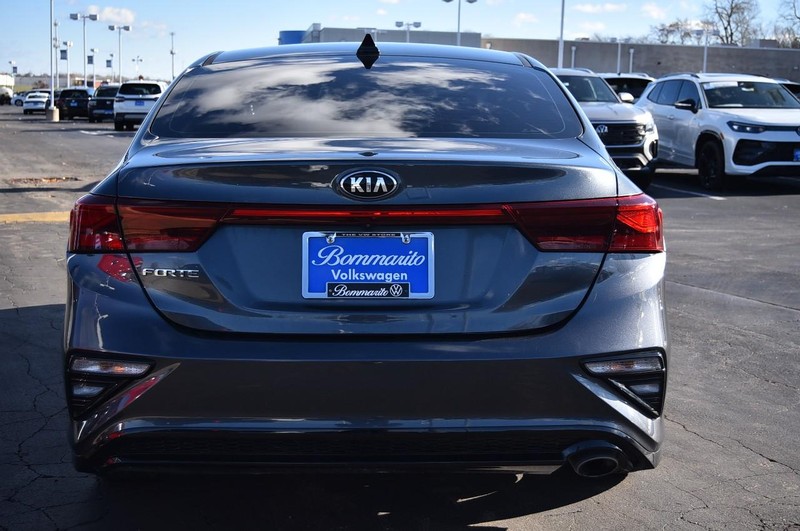 Kia Forte Vehicle Image 06