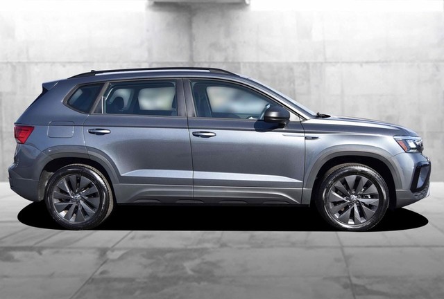 Volkswagen Taos Vehicle Image 05