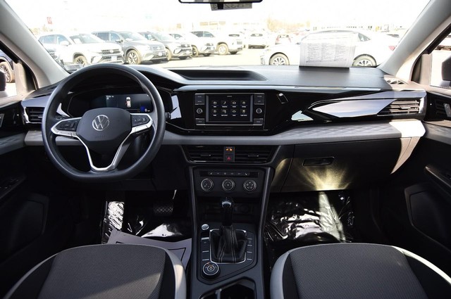 Volkswagen Taos Vehicle Image 07