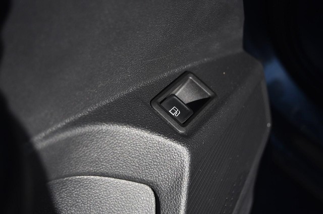 Volkswagen Taos Vehicle Image 09