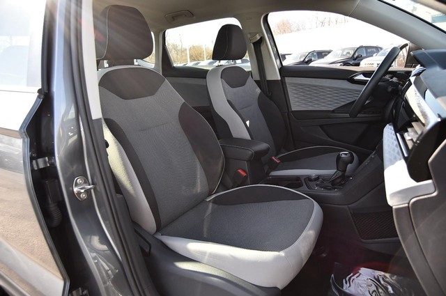 Volkswagen Taos Vehicle Image 20