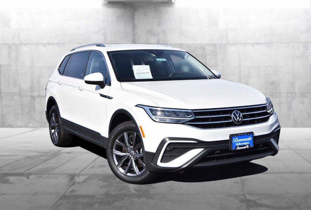 Volkswagen Tiguan Vehicle Full-screen Gallery Image 2