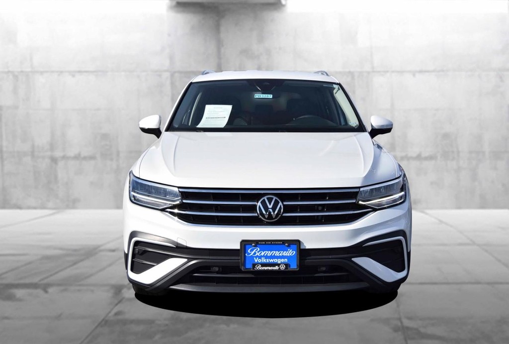 Volkswagen Tiguan Vehicle Full-screen Gallery Image 4
