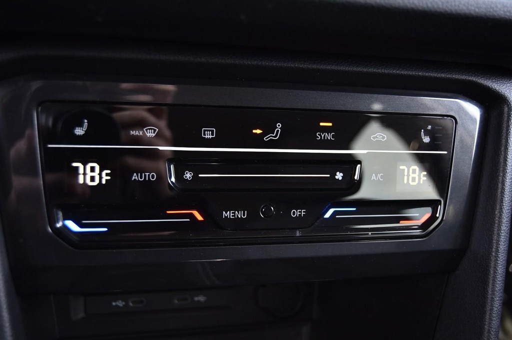 Volkswagen Tiguan Vehicle Full-screen Gallery Image 15