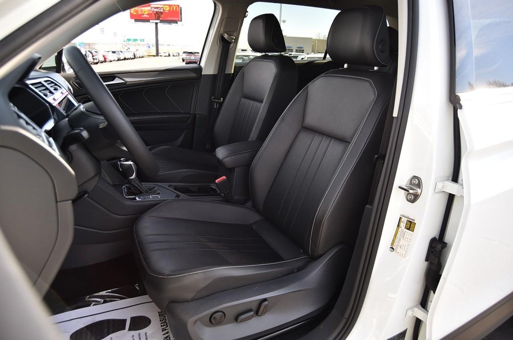 Volkswagen Tiguan Vehicle Full-screen Gallery Image 19