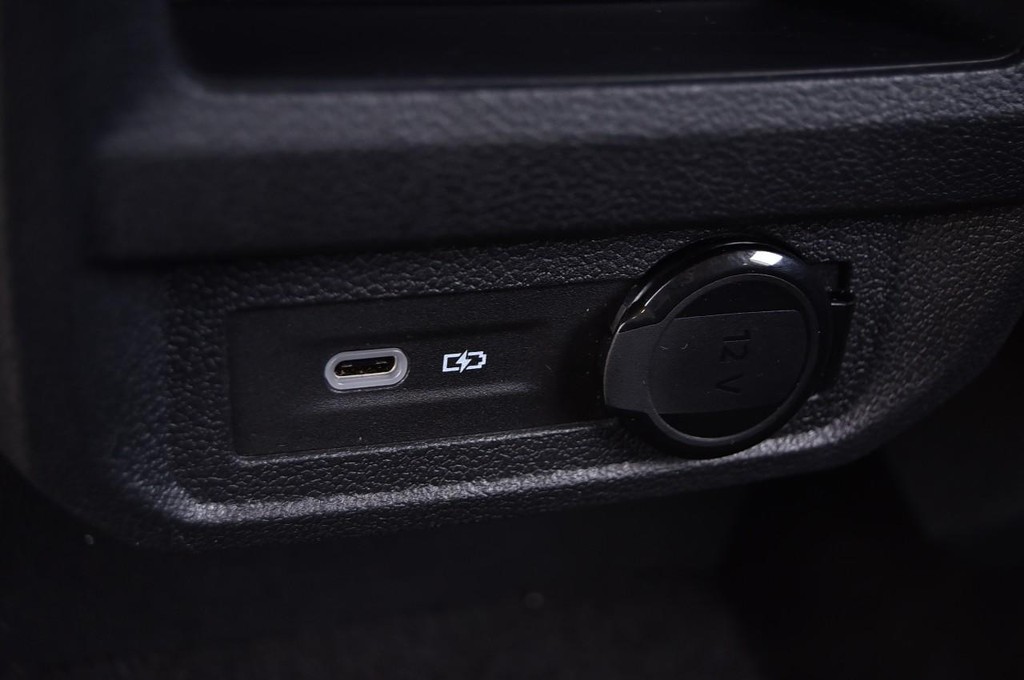 Volkswagen Tiguan Vehicle Full-screen Gallery Image 23