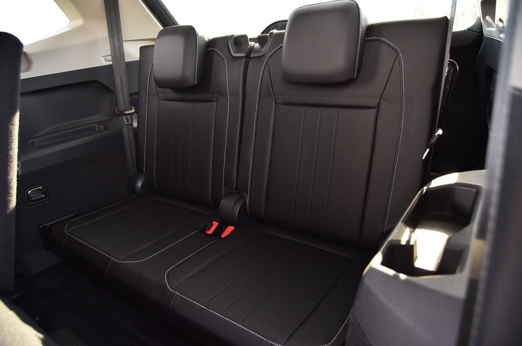 Volkswagen Tiguan Vehicle Full-screen Gallery Image 24