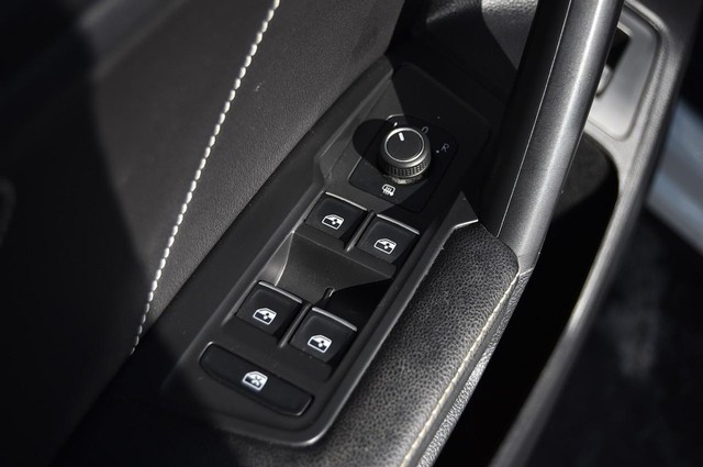 Volkswagen Tiguan Vehicle Image 08