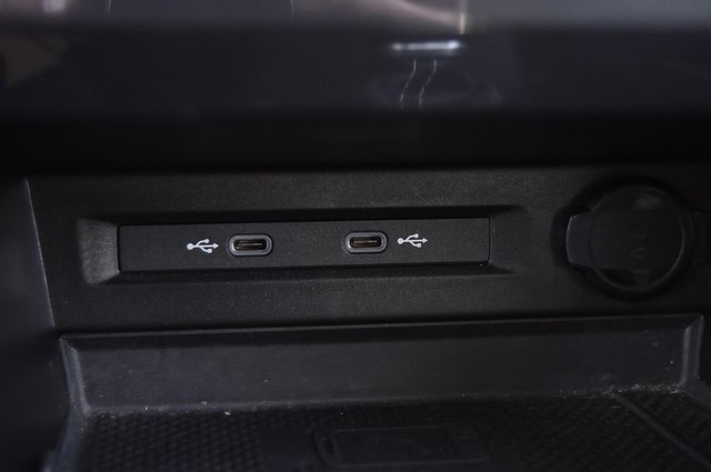 Volkswagen Tiguan Vehicle Image 16