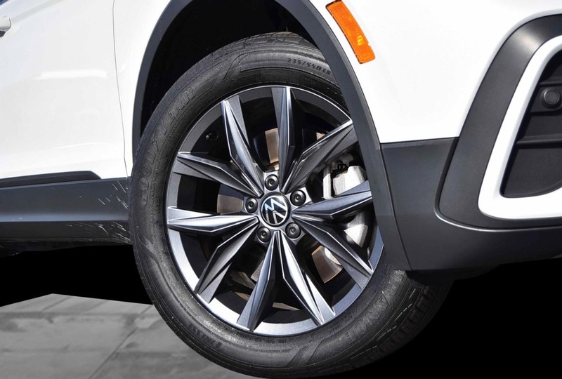 Volkswagen Tiguan Vehicle Image 03