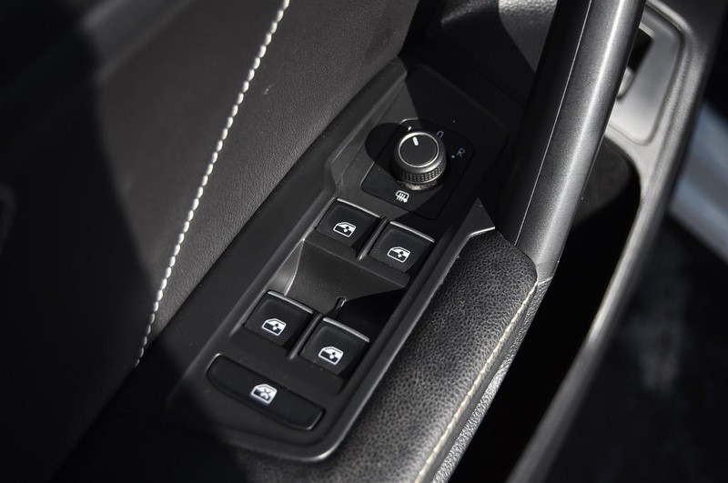 Volkswagen Tiguan Vehicle Image 08