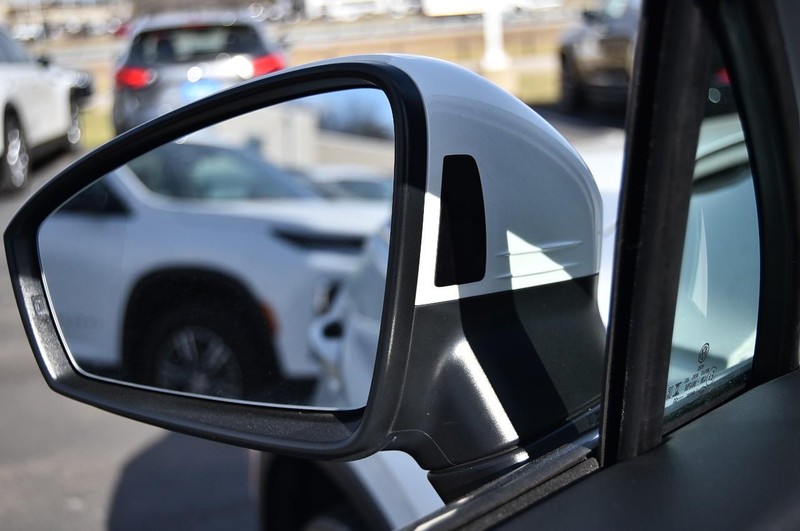 Volkswagen Tiguan Vehicle Image 10